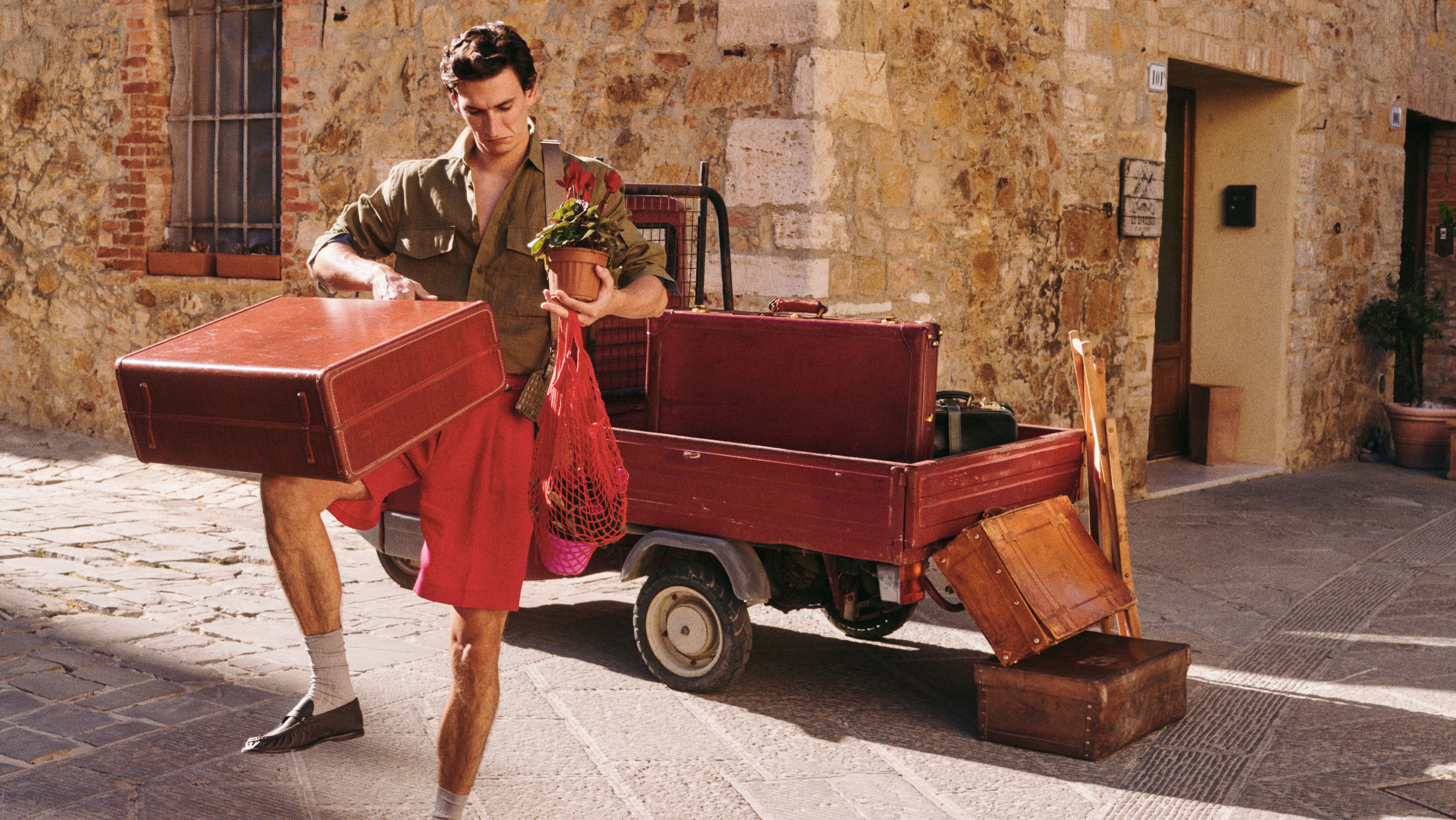 SS26_PAUL-SMITH_HIGH_SUMMER_16X9.jpg