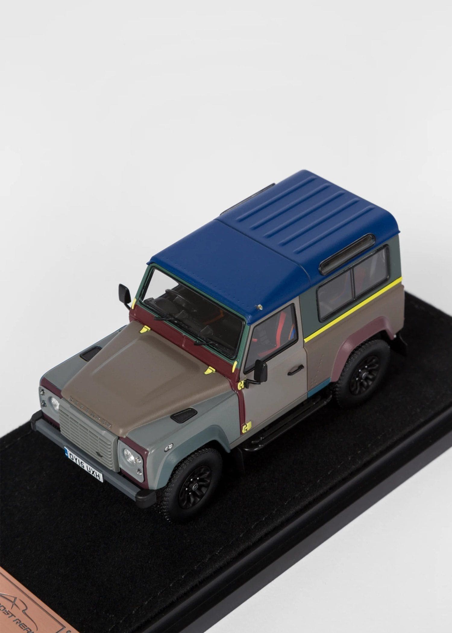 "Land Rover Defender for Paul Smith" 1/43ダイキャストカー