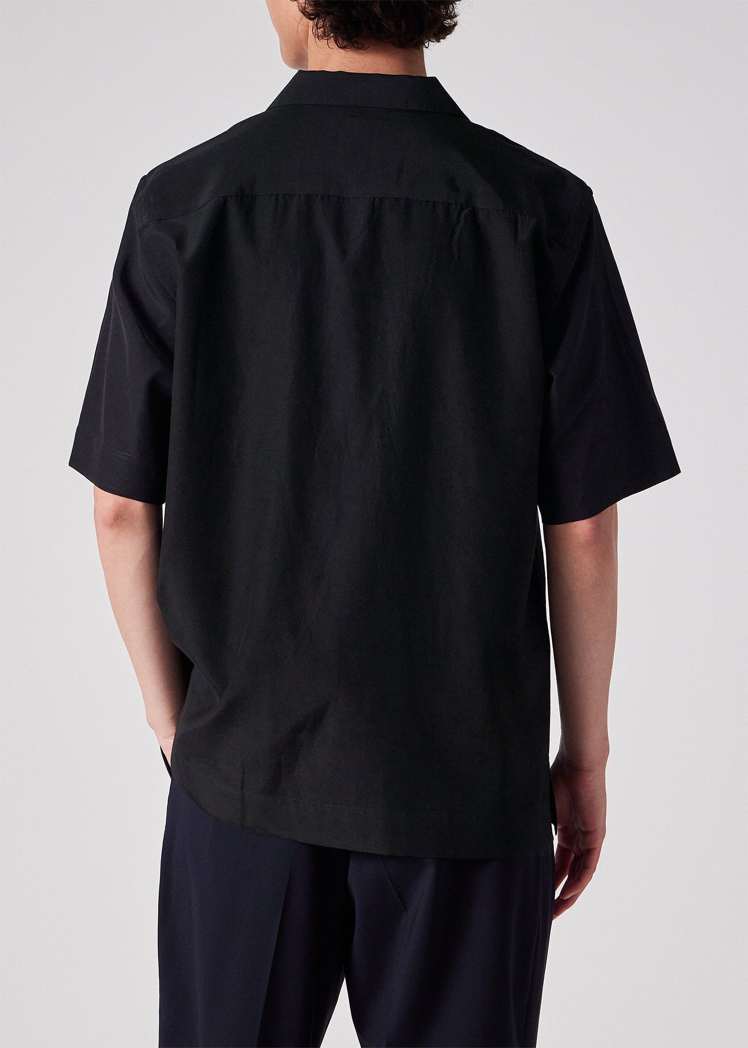 "Cropped Logo" ソリッド オープンカラーシャツ