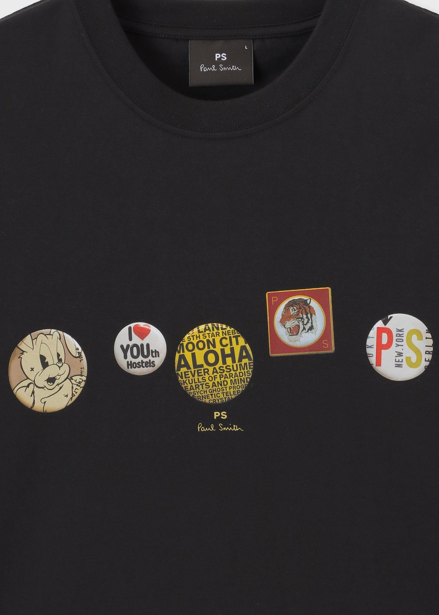 "Button Budges" Tシャツ