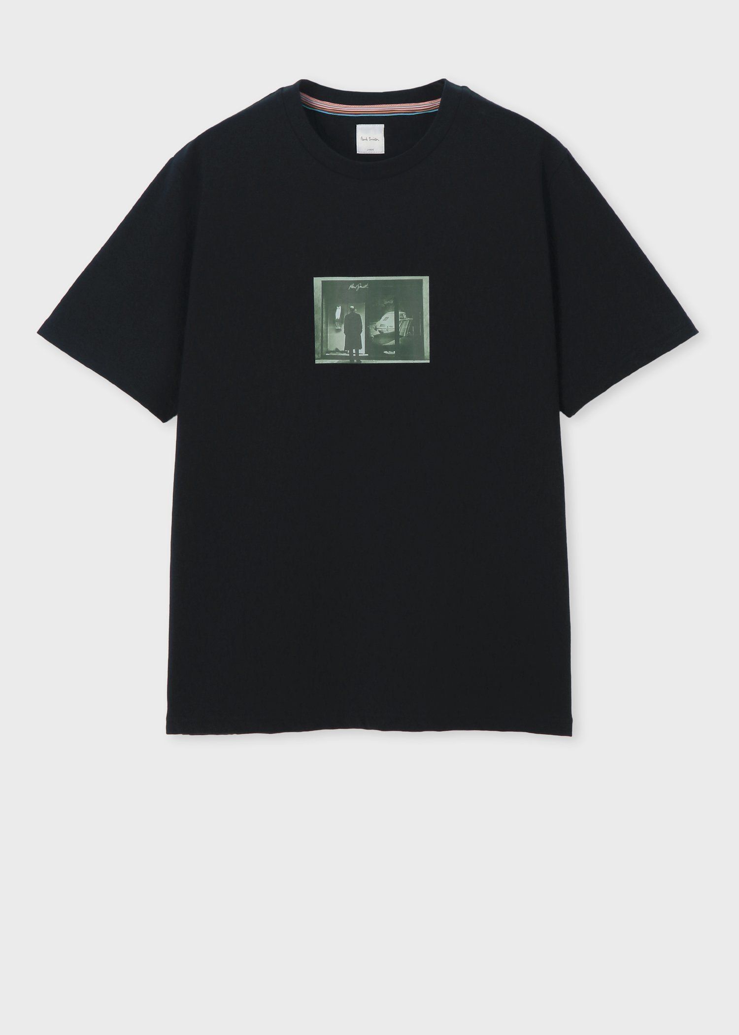"Window Gaze" Tシャツ