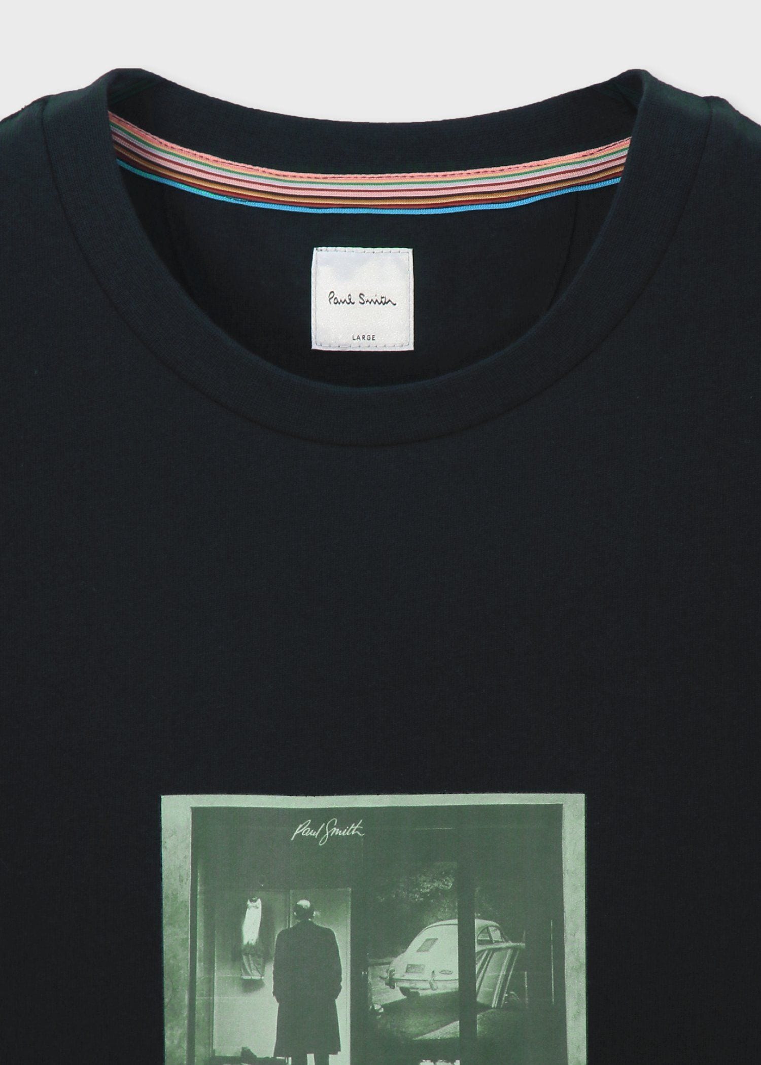 "Window Gaze" Tシャツ