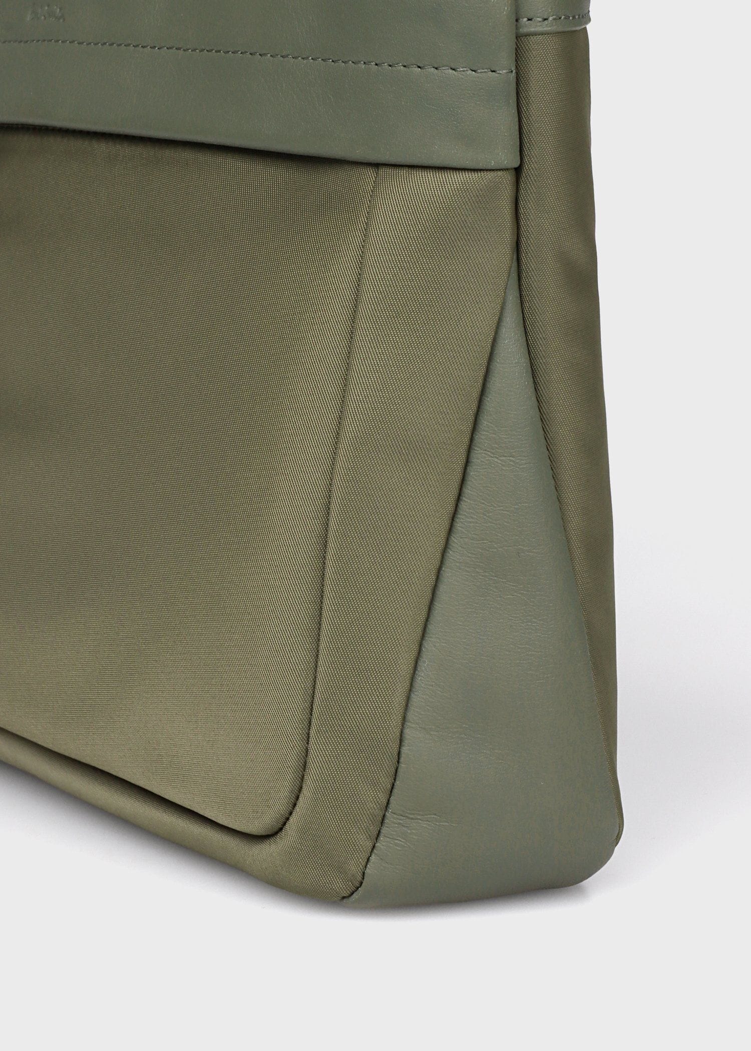 ナイロンブライトストライプトリム 2WAYミニショルダーバッグ