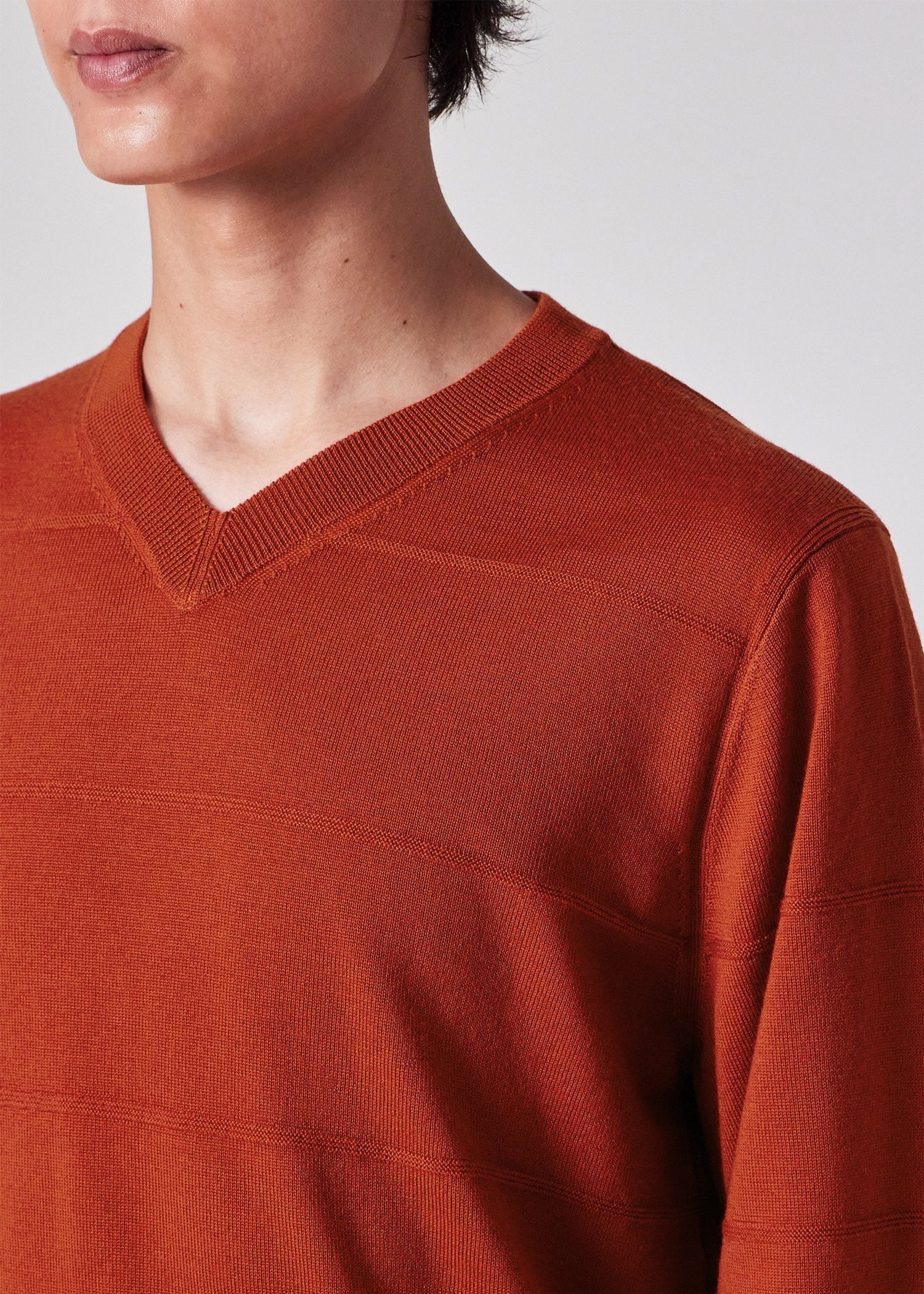 トーナルボーダー Vネックニット