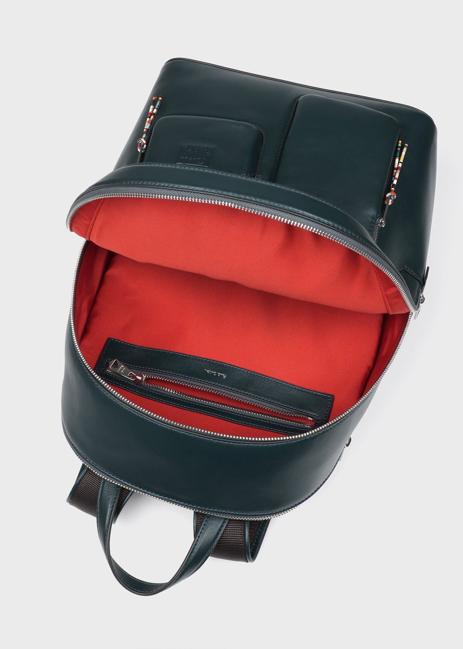 "Moulded Pocket" リュック