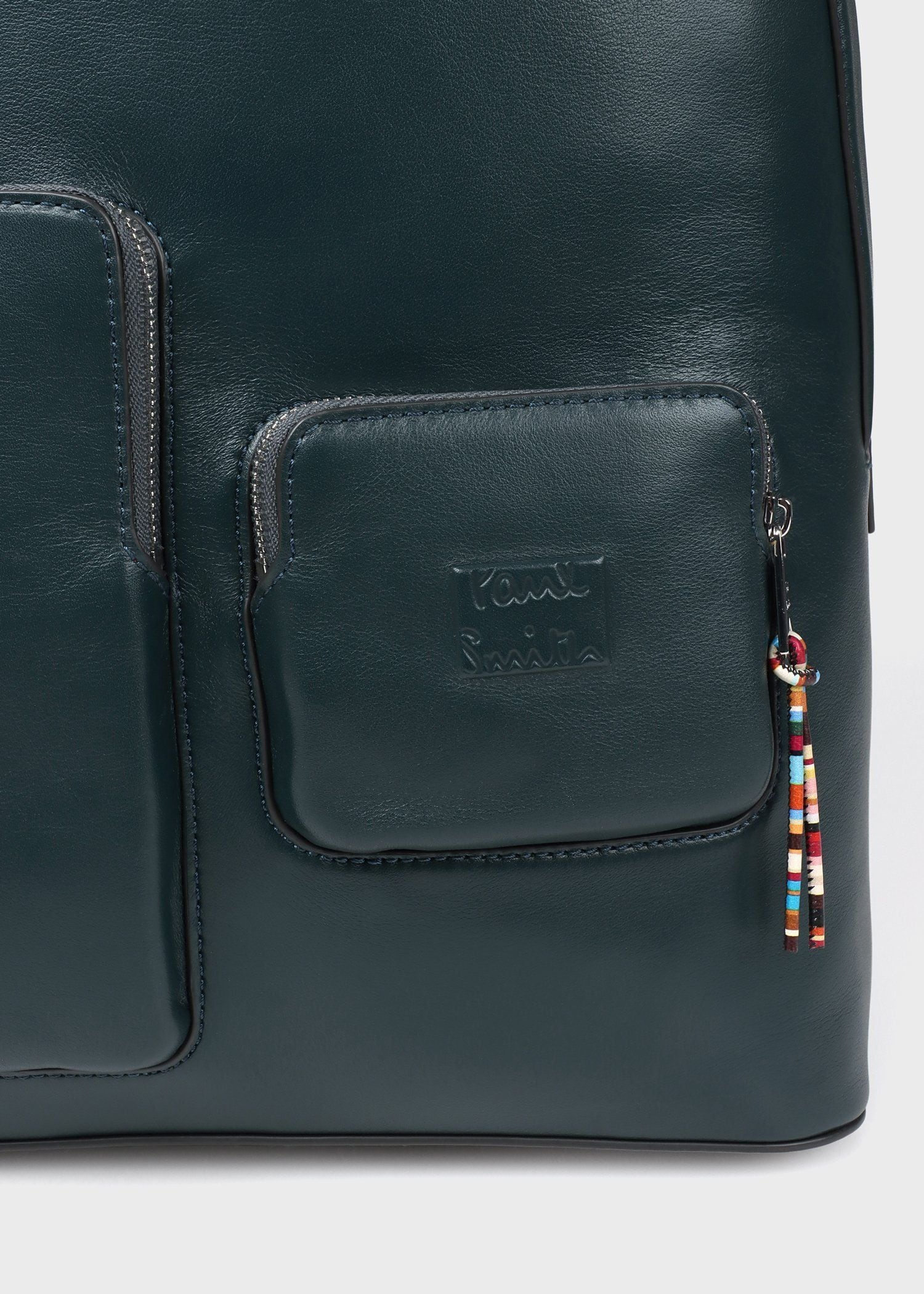 "Moulded Pocket" リュック