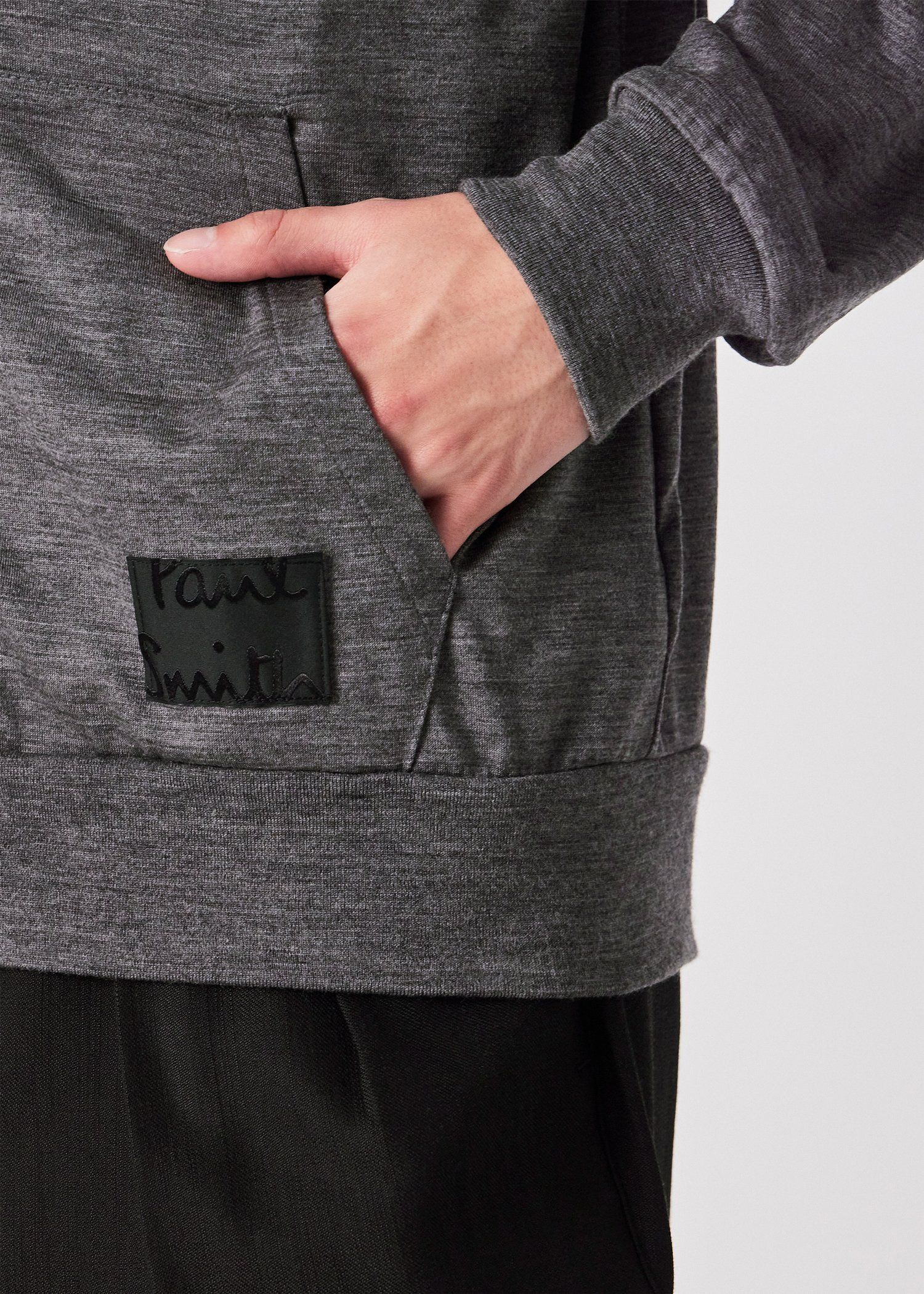 "Cropped Logo" テックウール パーカ