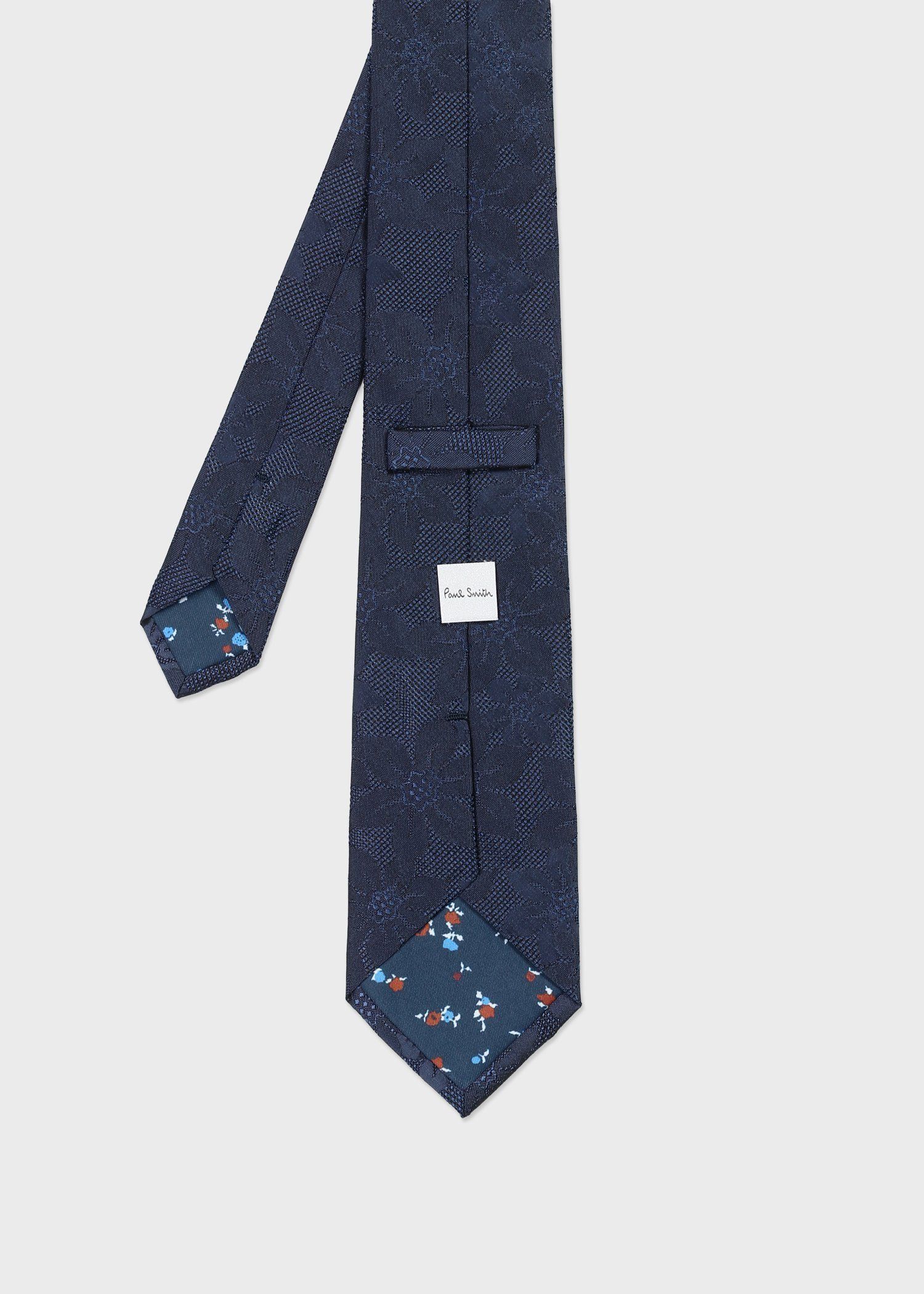 "Monochromatic Floral" タイ