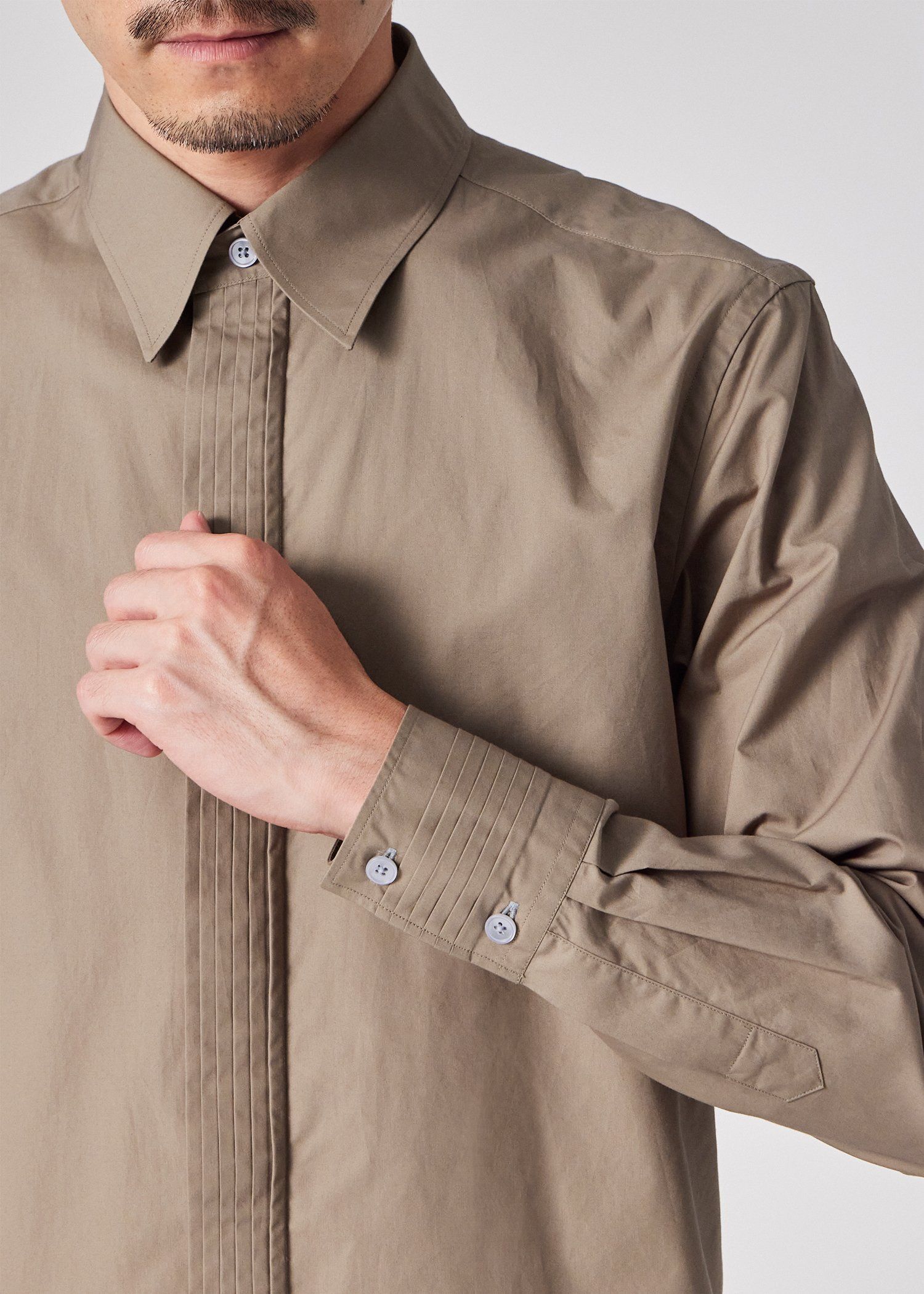 ソリッド プリーツ シャツ（グレイッシュベージュ） ｜ポール・スミス