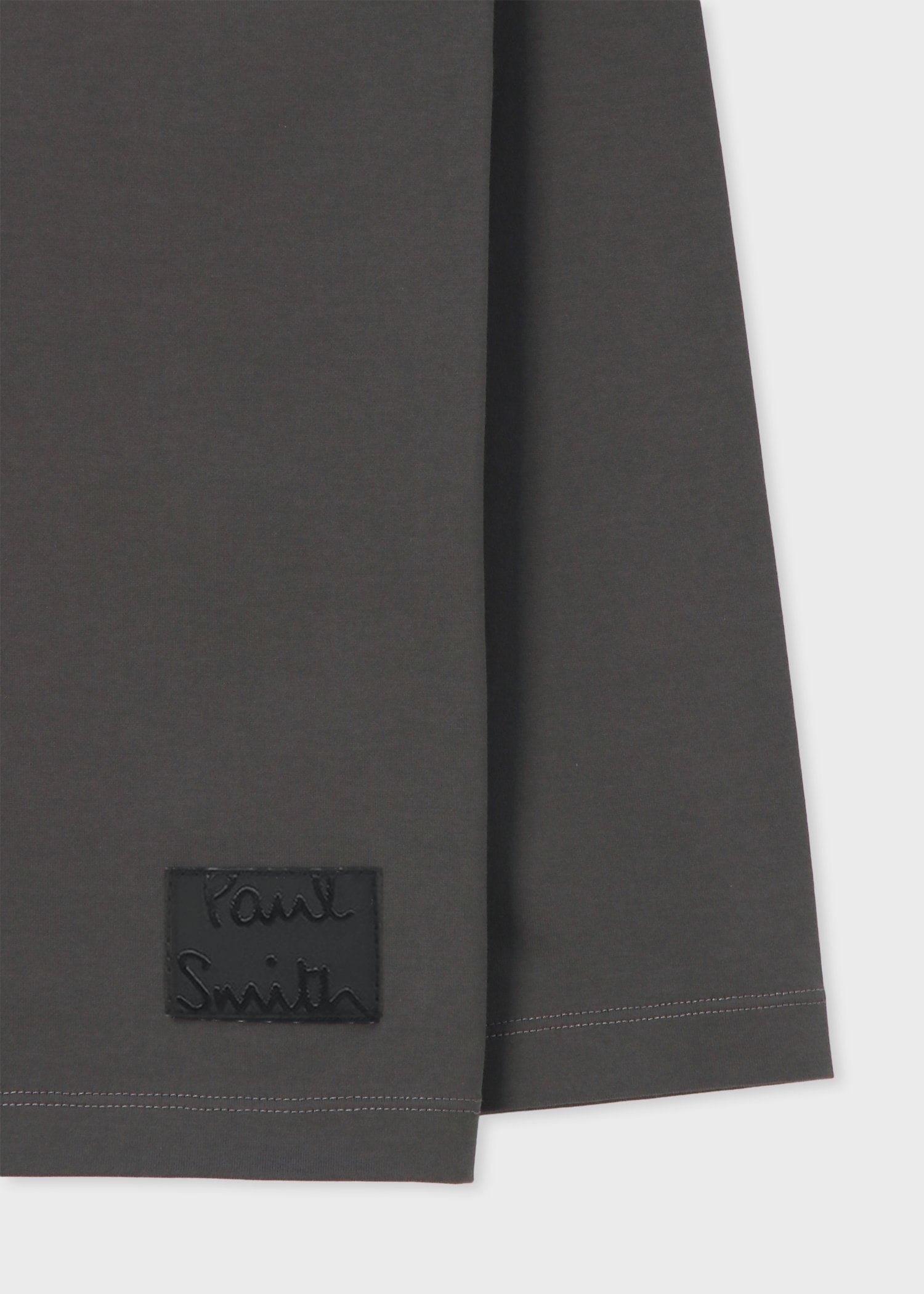 "Cropped logo" モックネック長袖Tシャツ