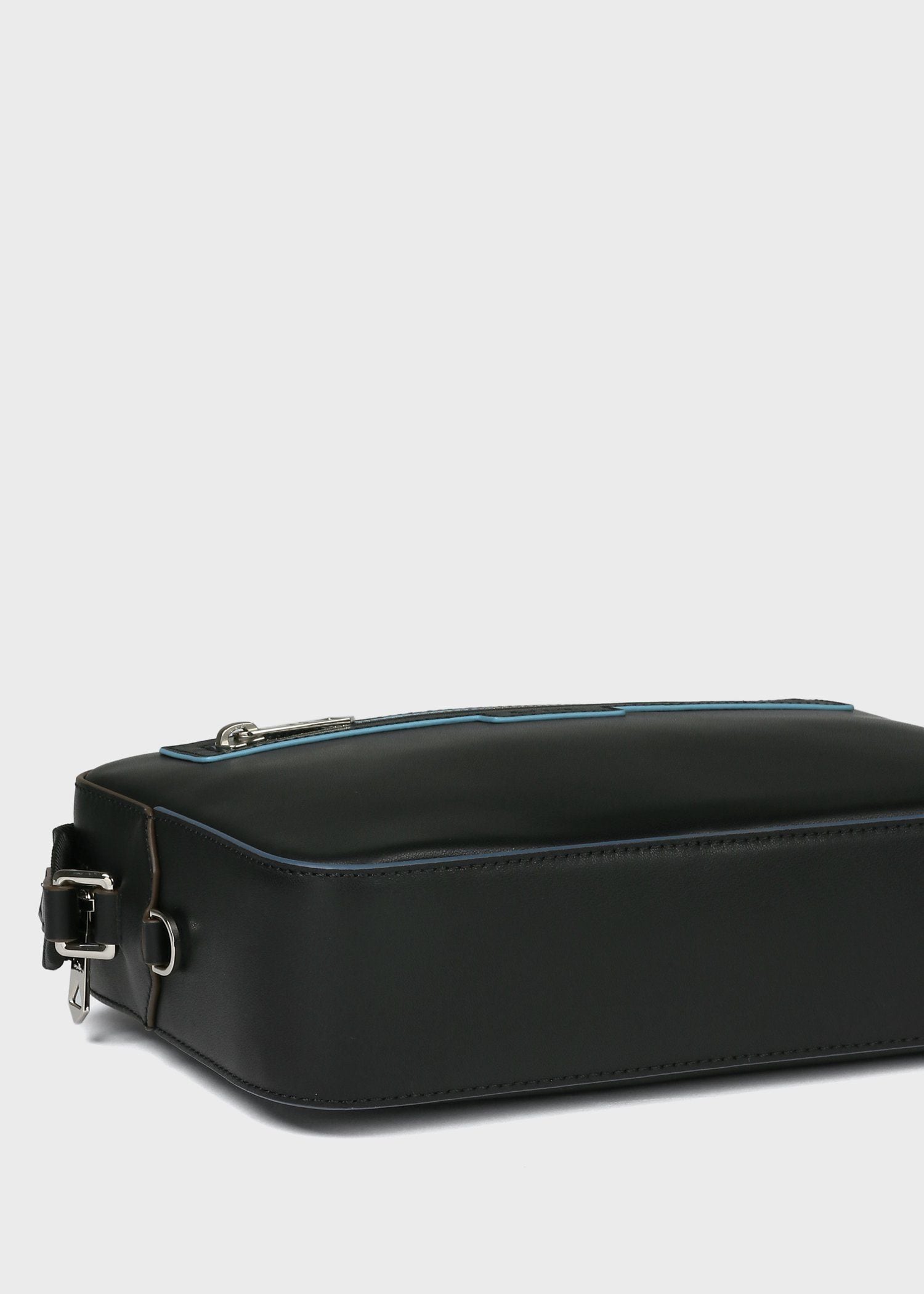 ロゴエンボス ミニショルダーバッグ（ブラック） ｜ポール・スミス