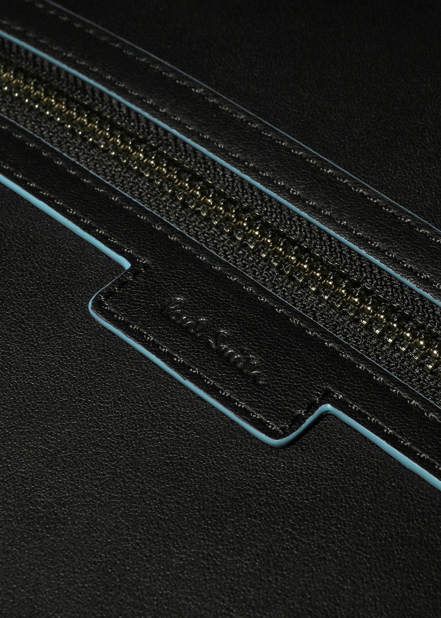 ロゴエンボス ミニショルダーバッグ（ブラック） ｜ポール・スミス