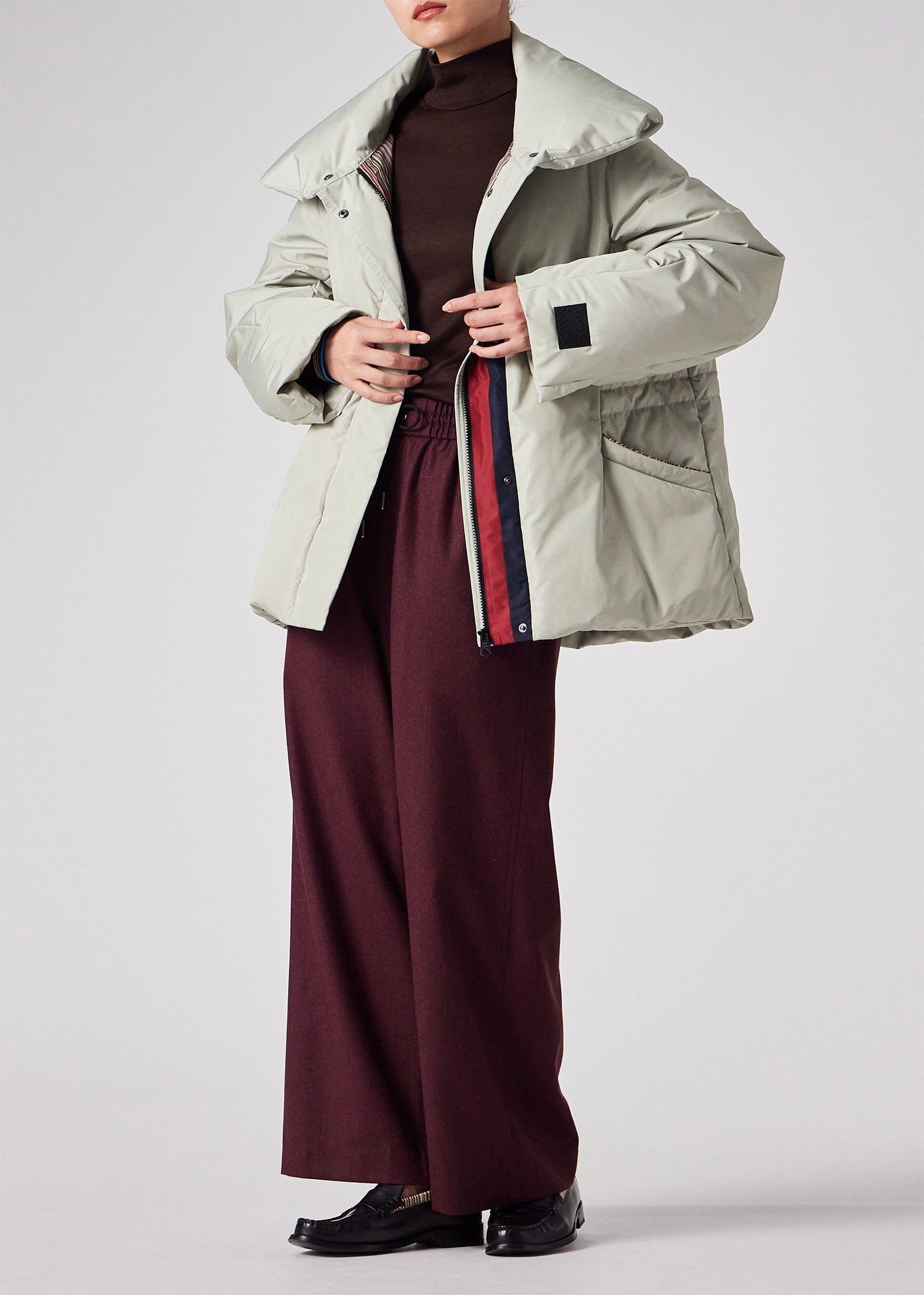 ウィメンズ ラウンド ショートダウン（グレイッシュベージュ