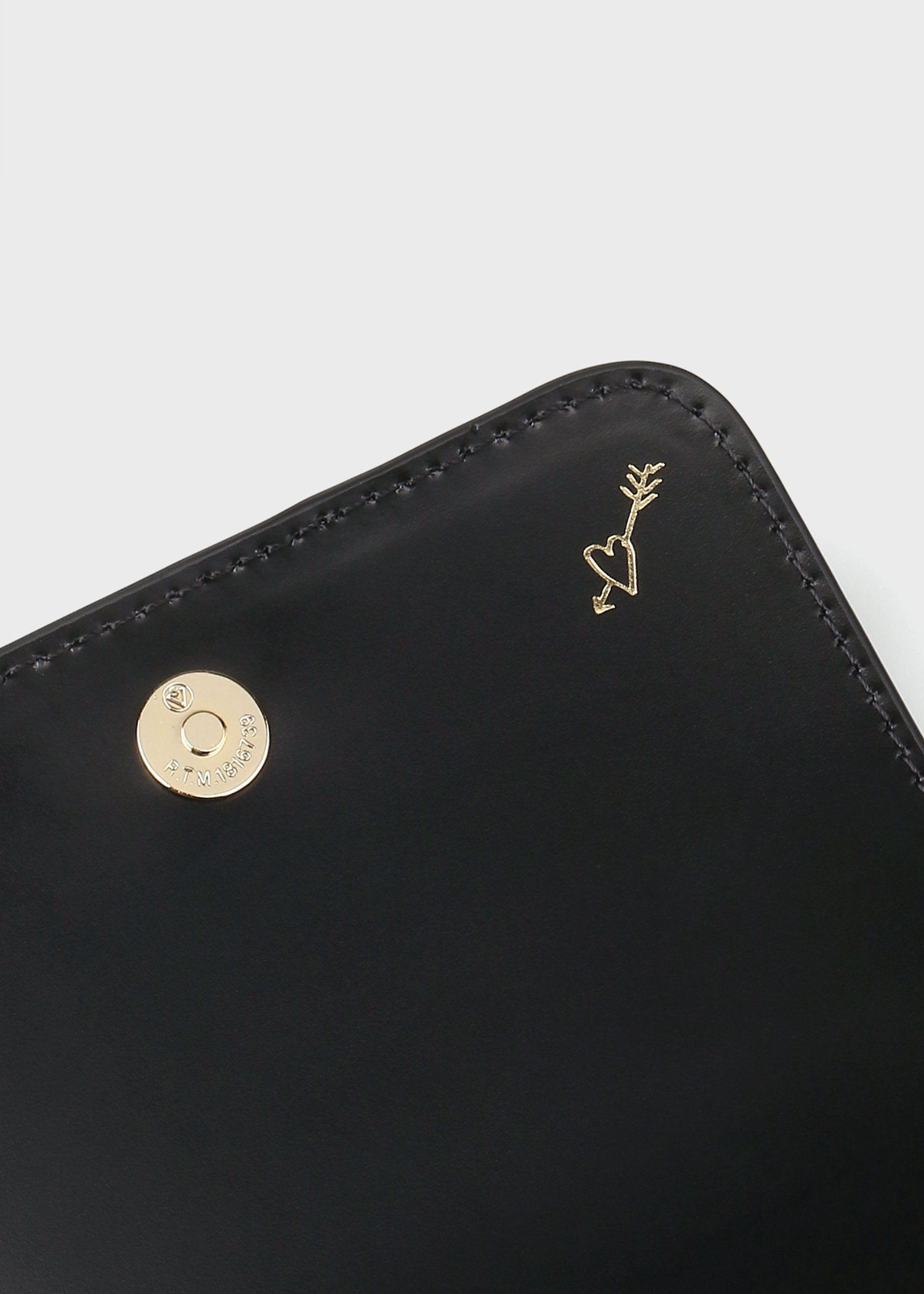 シグネチャーストライプ インバーテッド チェーンポーチ