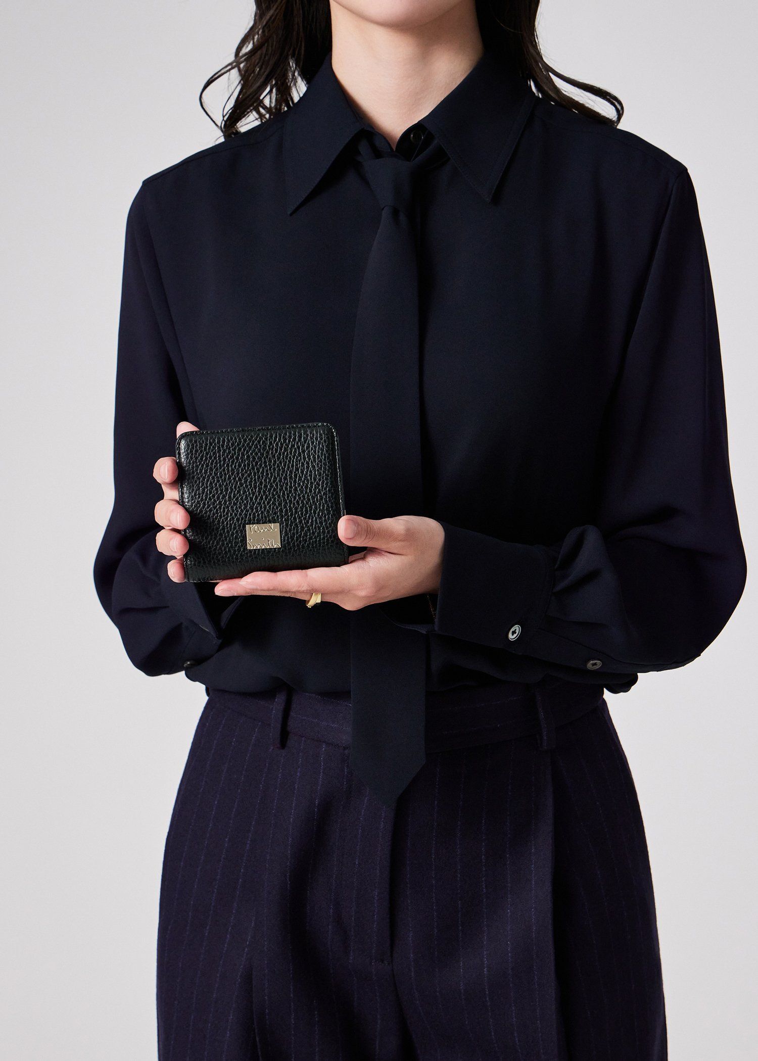 メタルクロップドロゴ 2つ折り財布