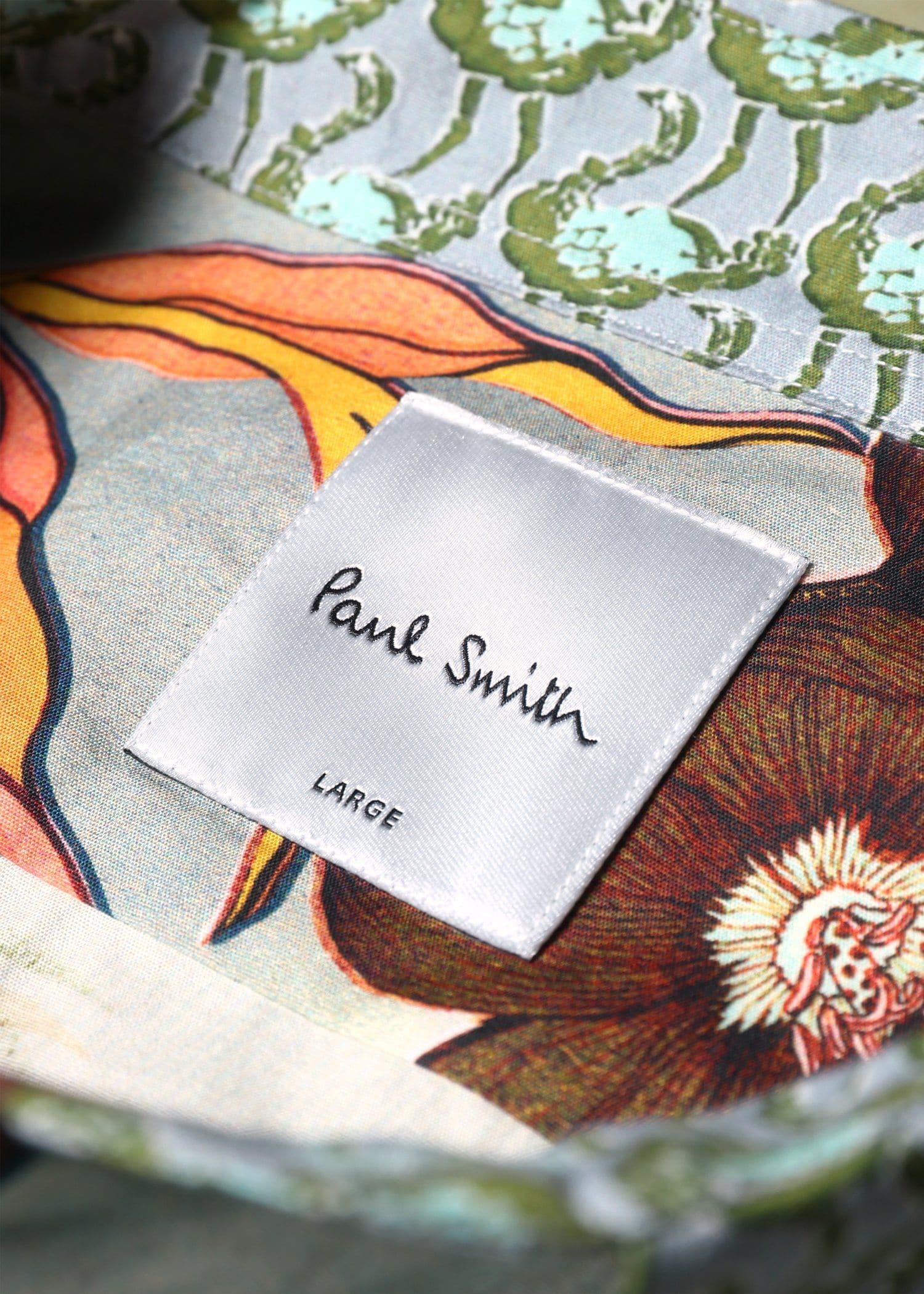 "Travel Collage" プリントシャツ