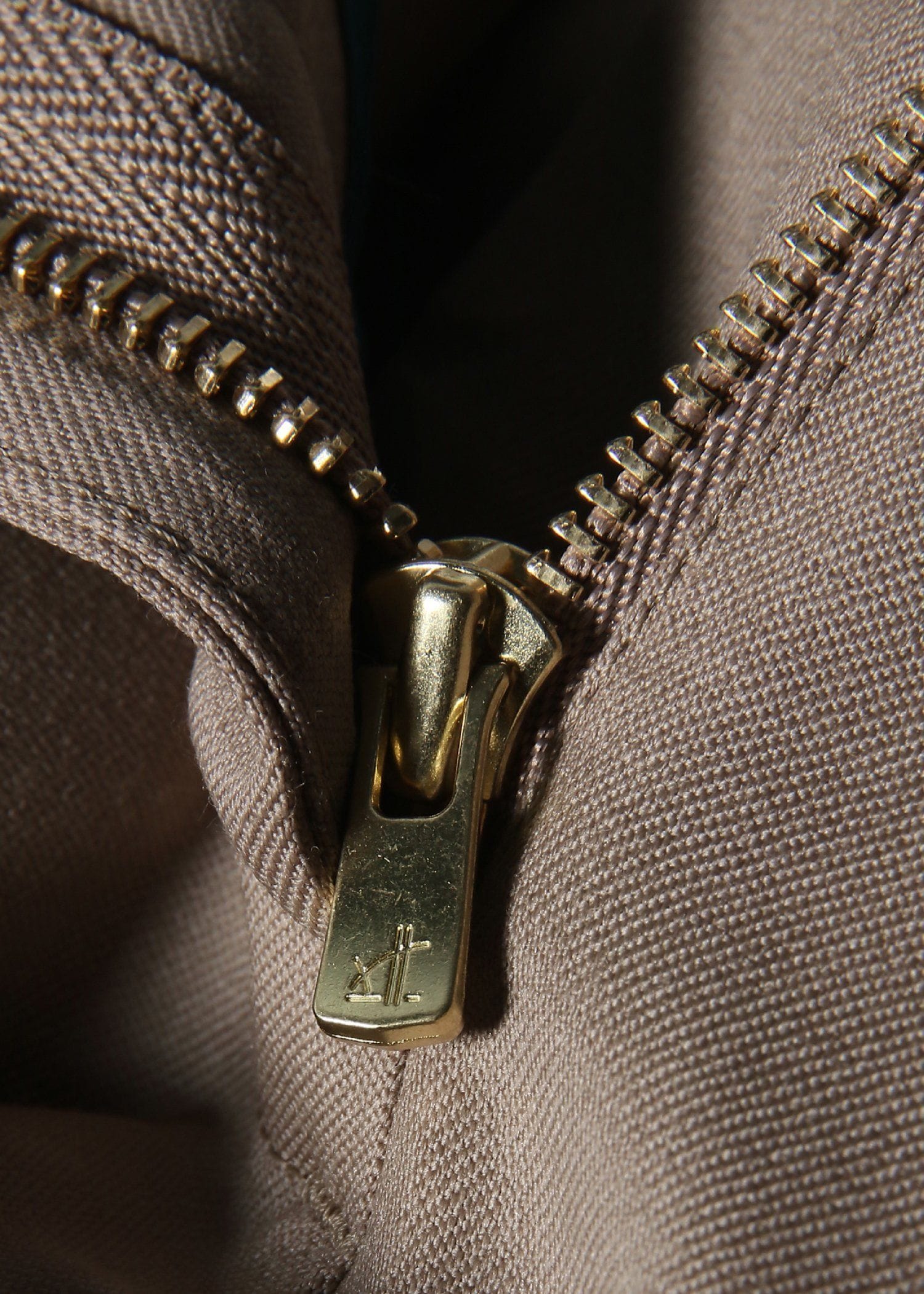 ウィメンズ トラベル テーパードパンツ