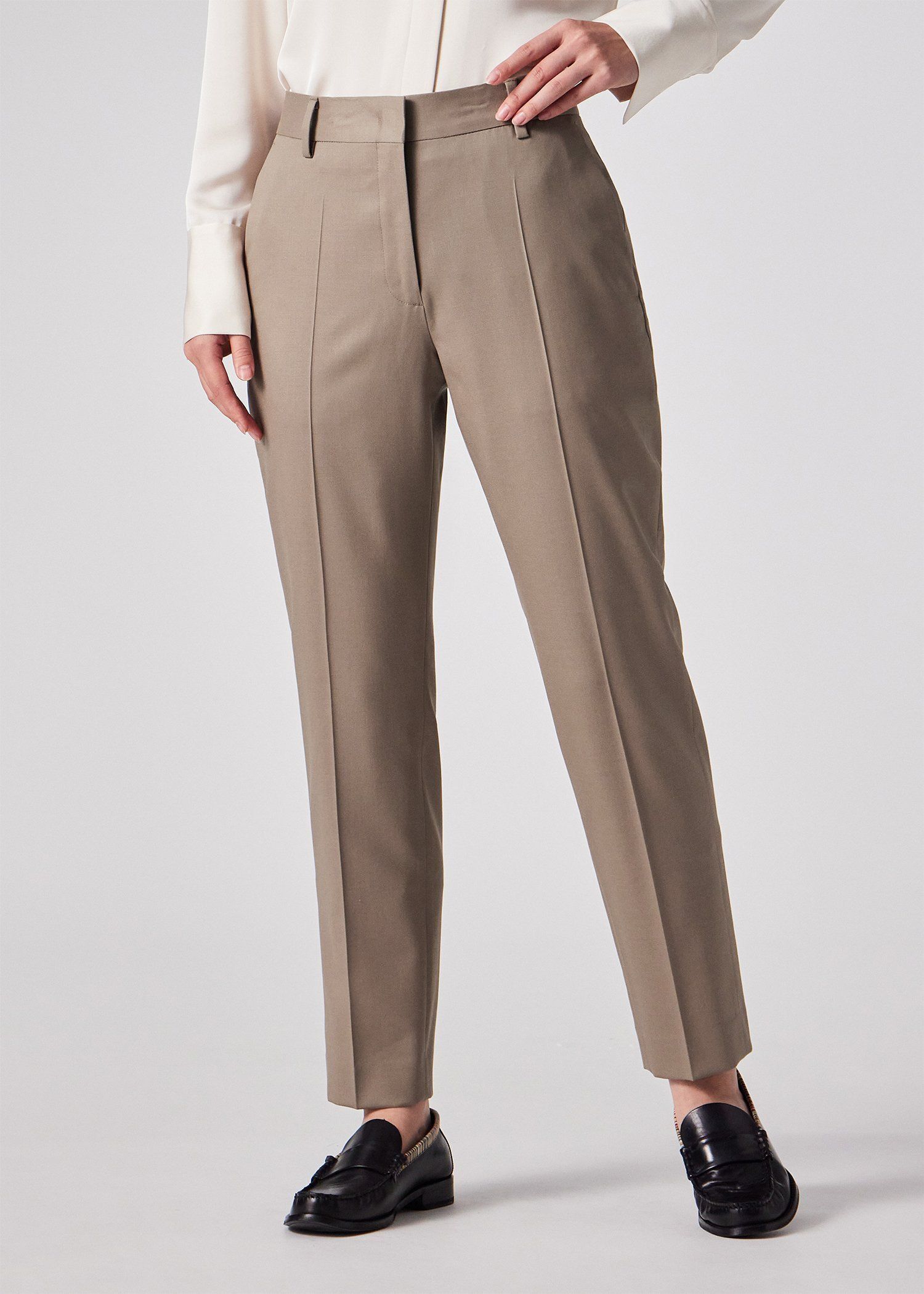 ウィメンズ トラベル テーパードパンツ