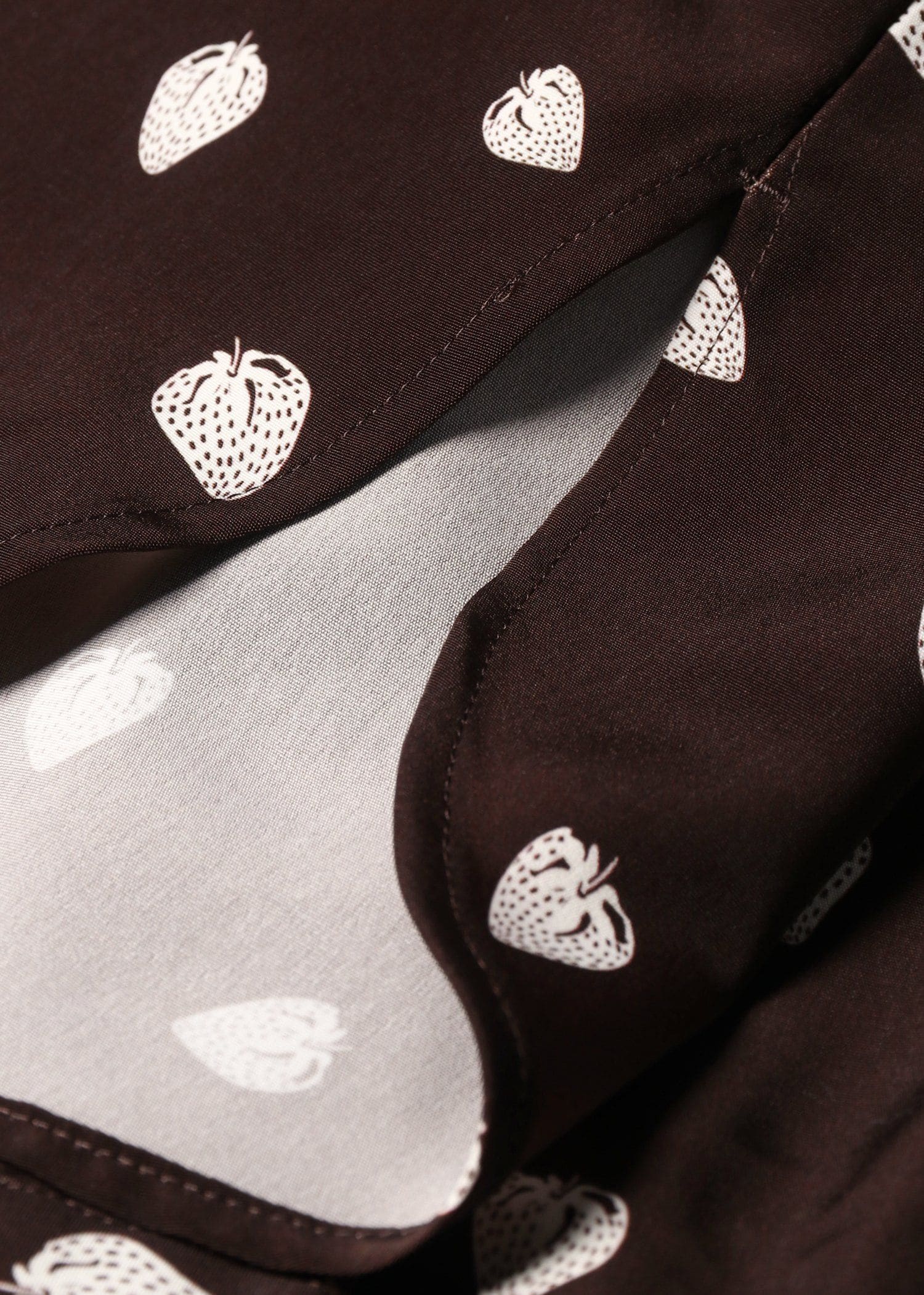 ウィメンズ "Graphic Strawberry" ボウタイ ブラウス