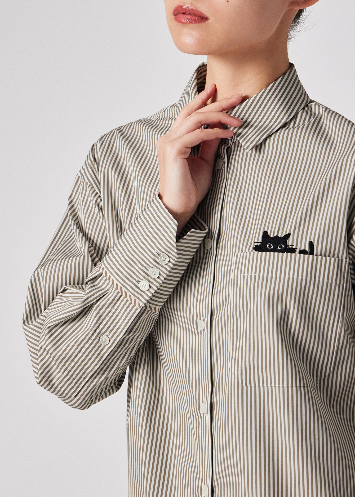 ウィメンズ キャットエンブロイダリーシャツ