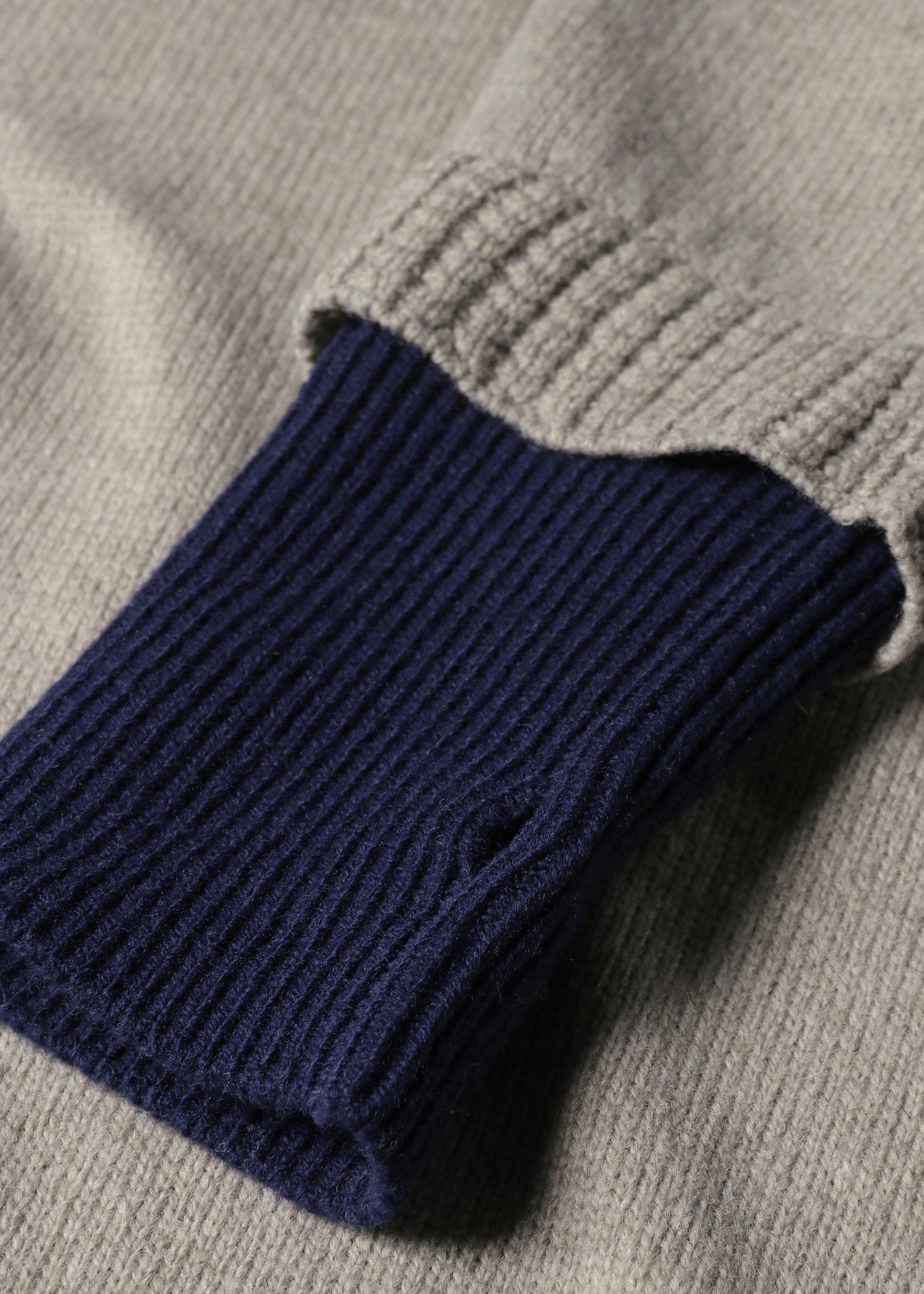 ウィメンズ レイヤードディテール ニットワンピース（グレー