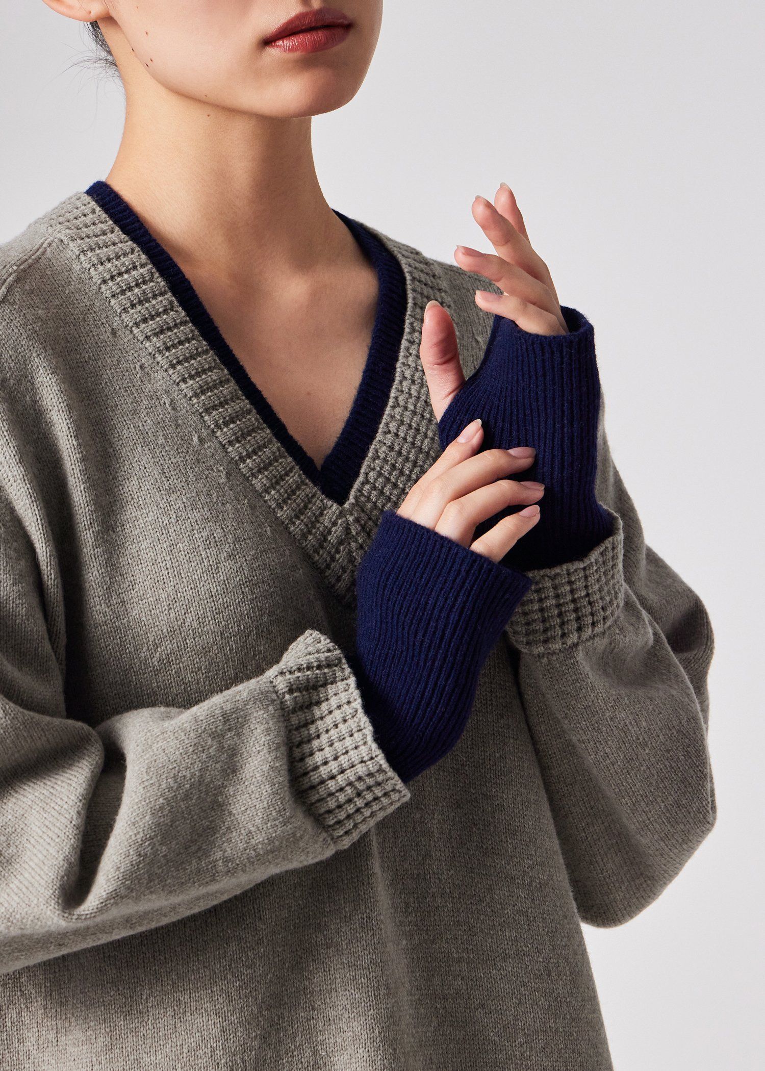 ウィメンズ レイヤードディテール ニットワンピース（グレー