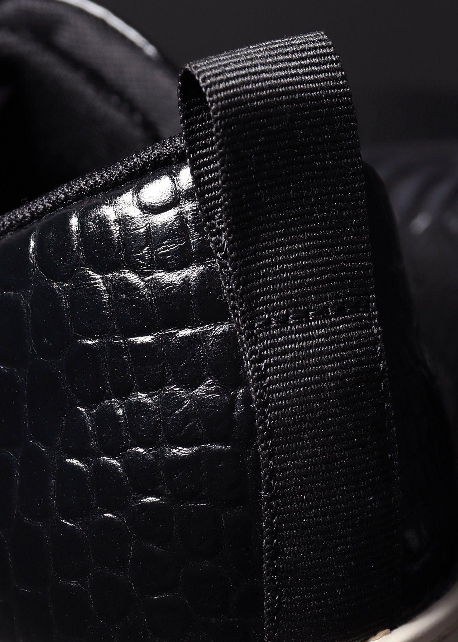 "Lee" クロコエンボス レザースニーカー