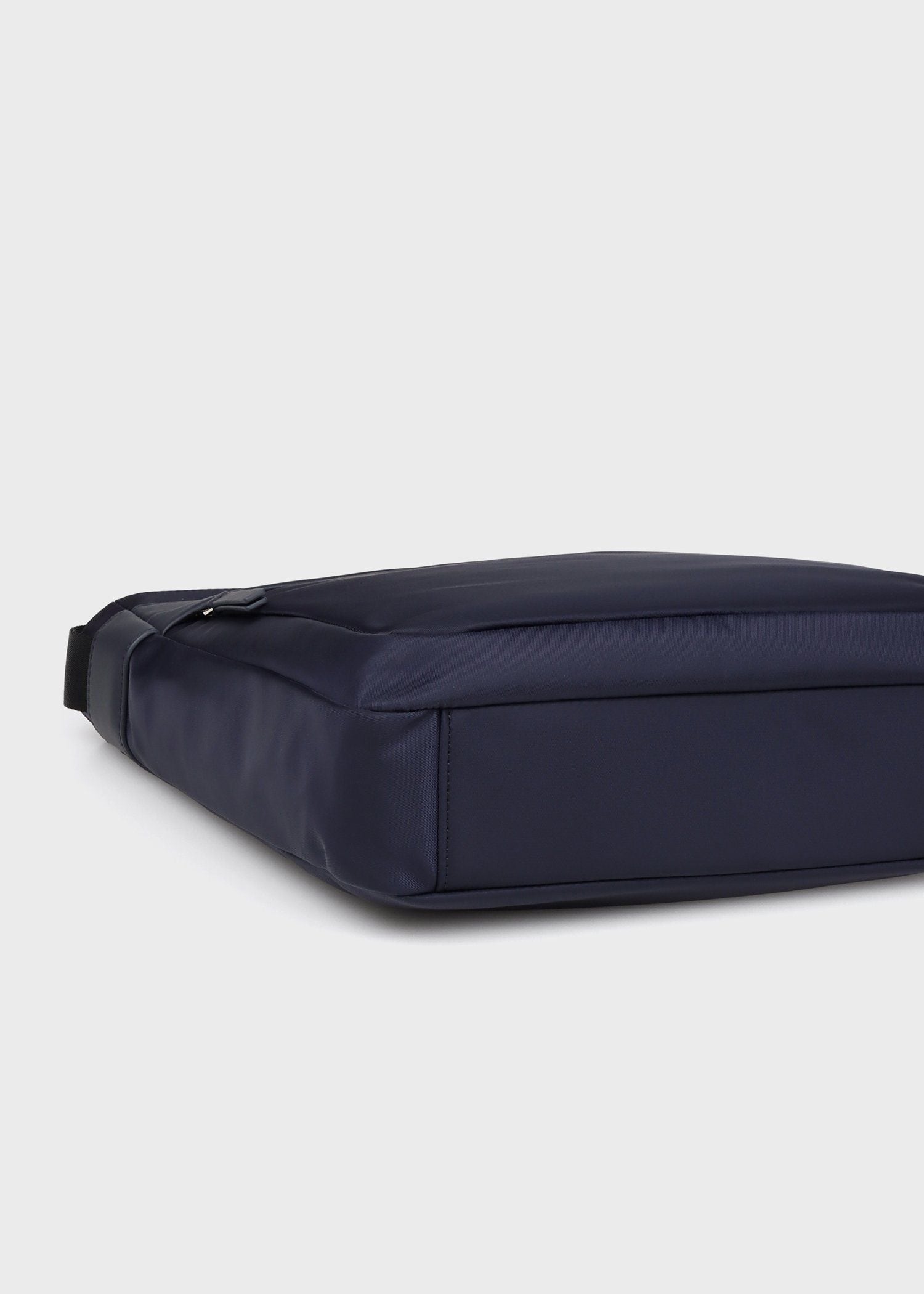 ナイロンブライトストライプトリム ショルダーバッグ