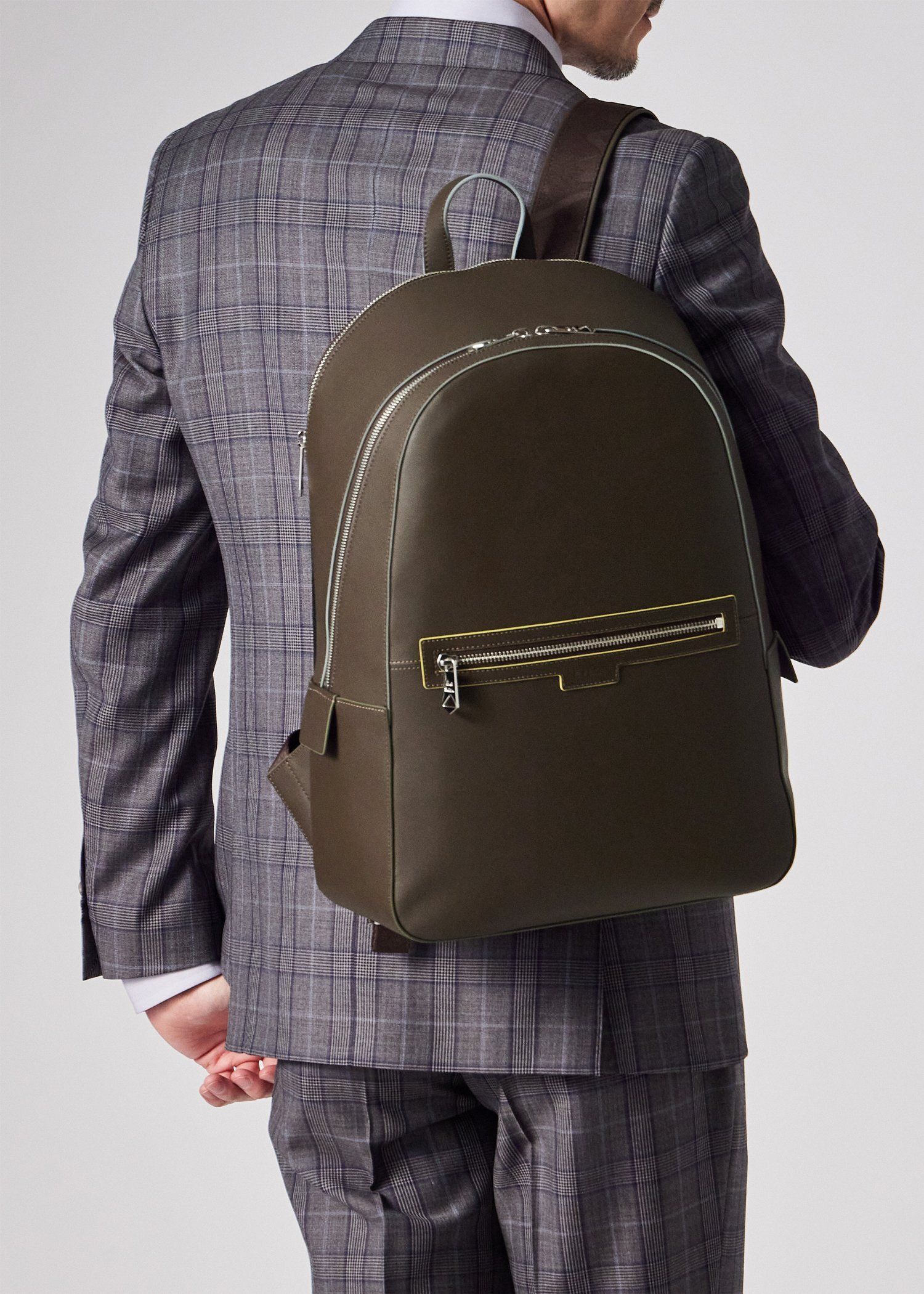 ロゴエンボス リュック