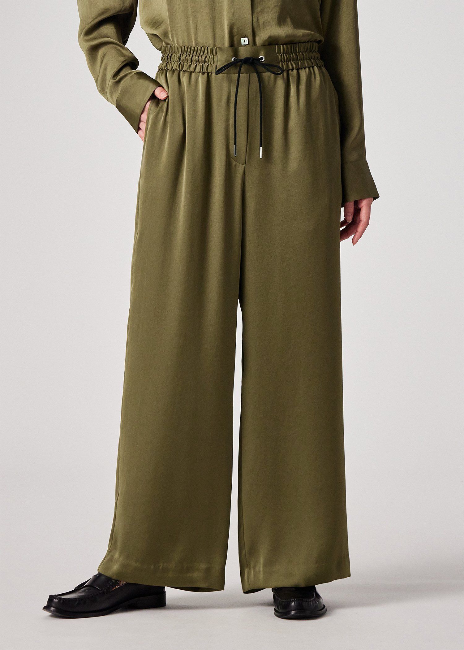 ウィメンズ サテン ストレートパンツ