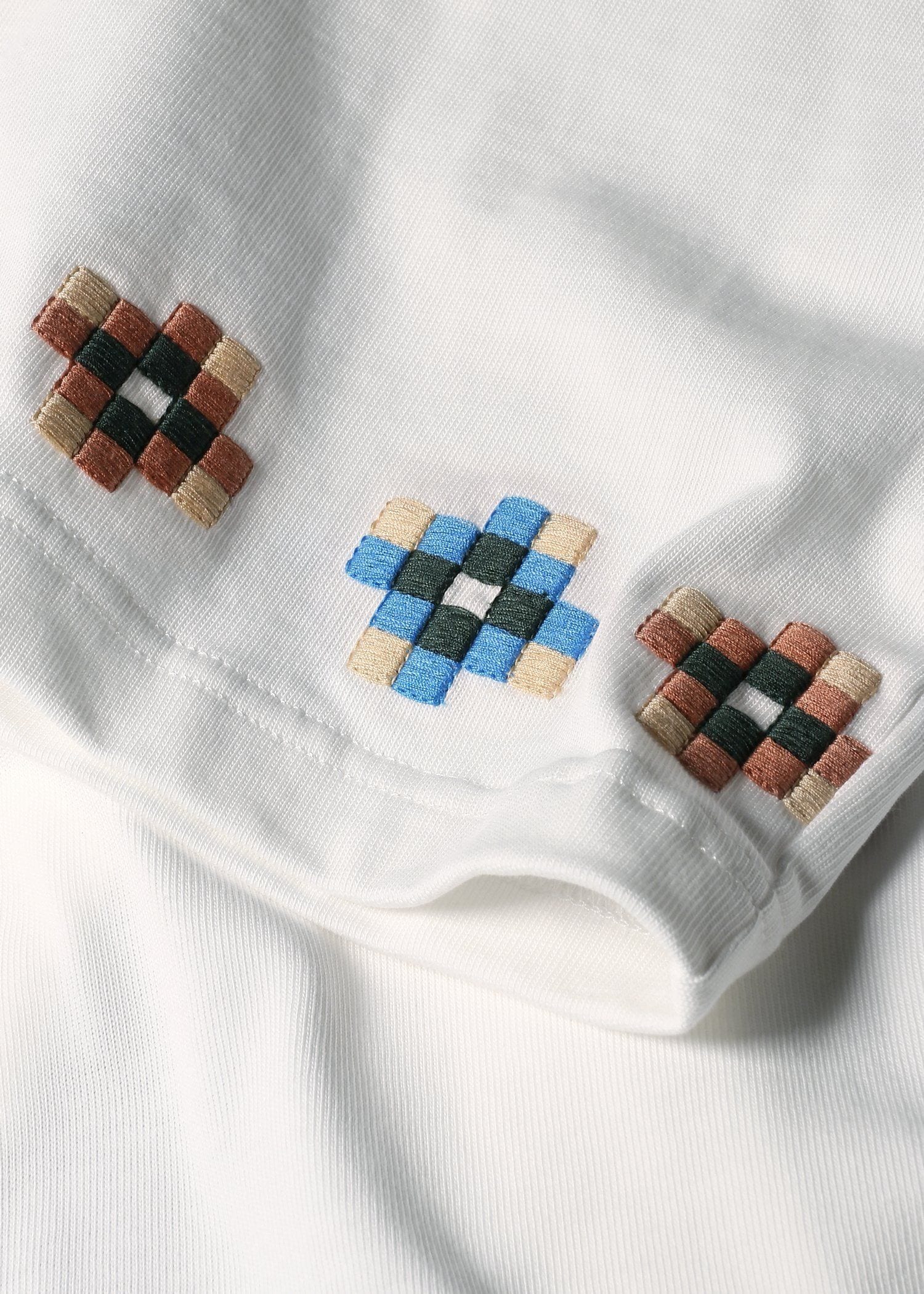 エンブロイダード カットソーシャツ