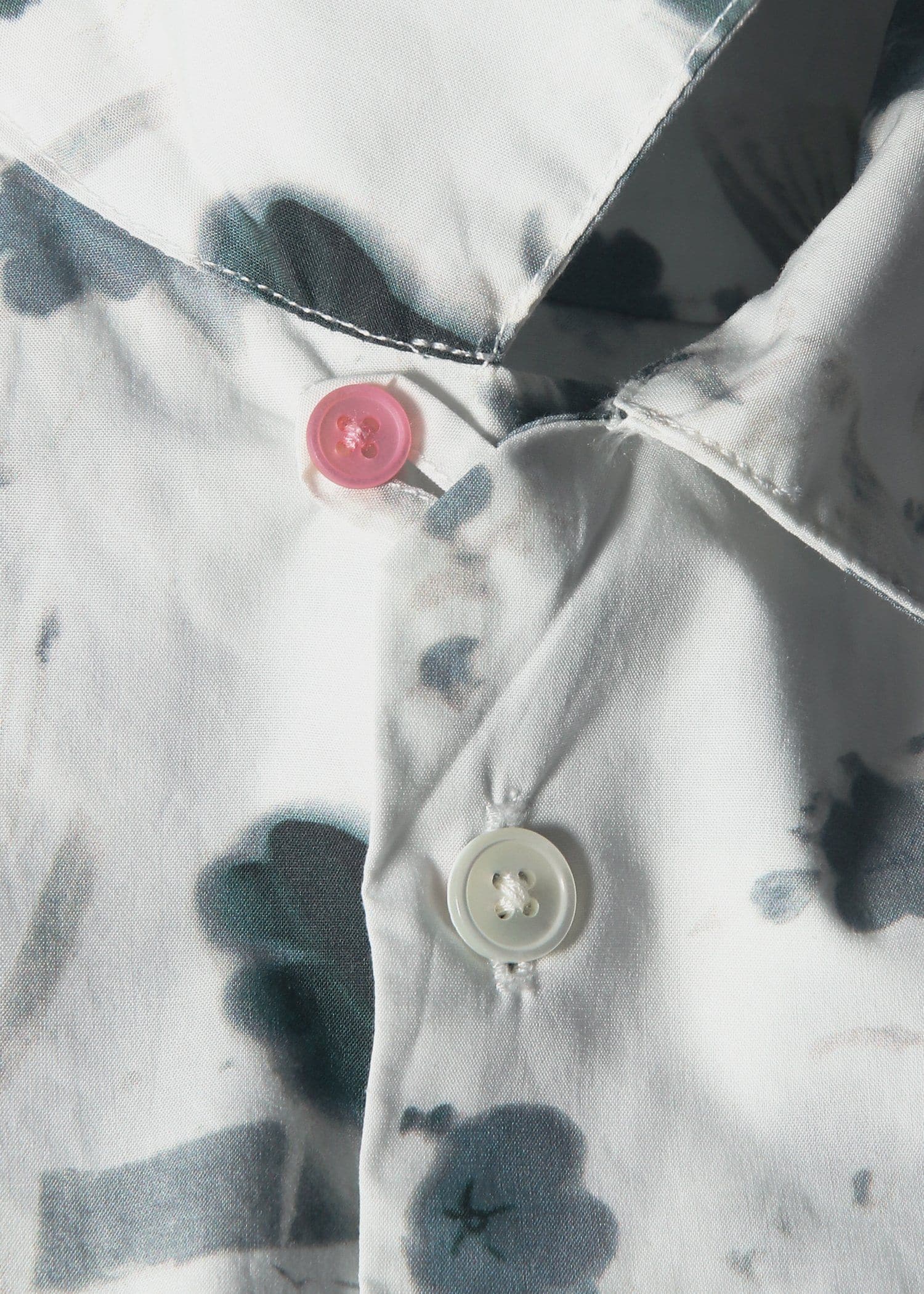 "Faded Floral" オープンカラーシャツ