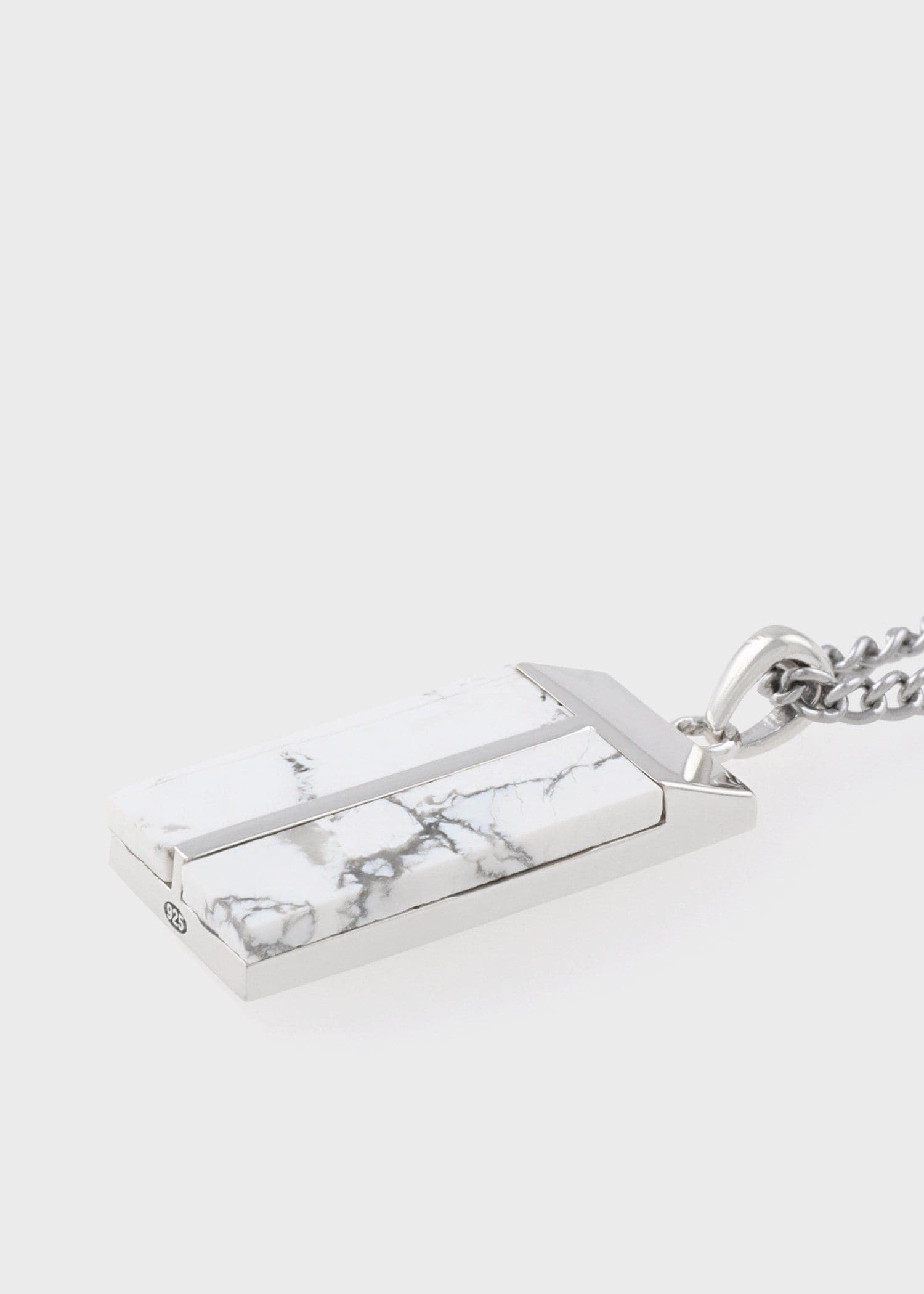 "Howlite" ネックレス