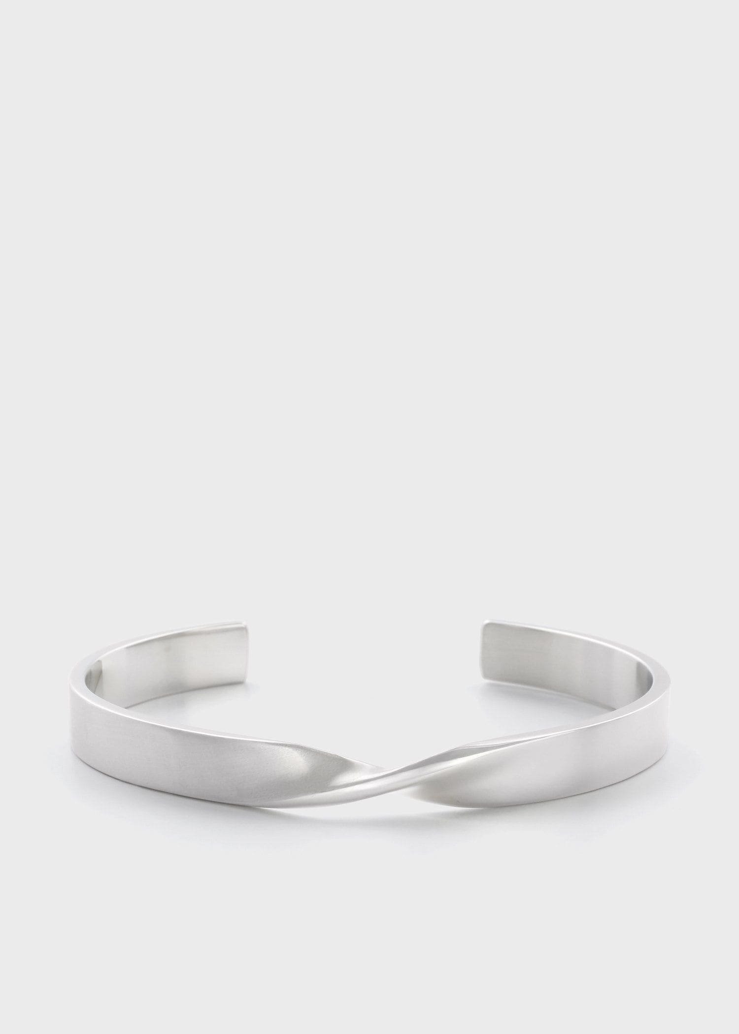 クリーム色ツイストデザインバングル　ブレスレット　玉　小さめ Twist